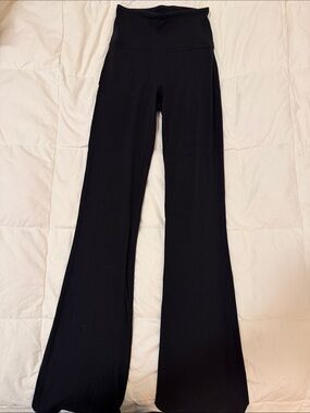 Lululemon Groove Nulu High-Rise Flared Pant
Regular